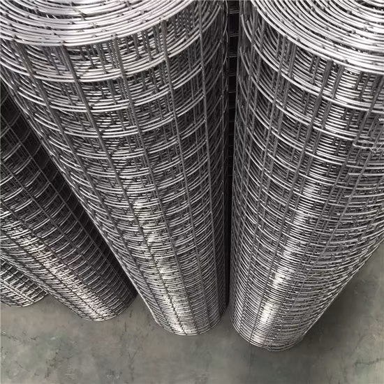 Wholesale 2X18m Per Roll PVC Coated Green Color Gi Welded Wire Mesh Fence Matting Roll